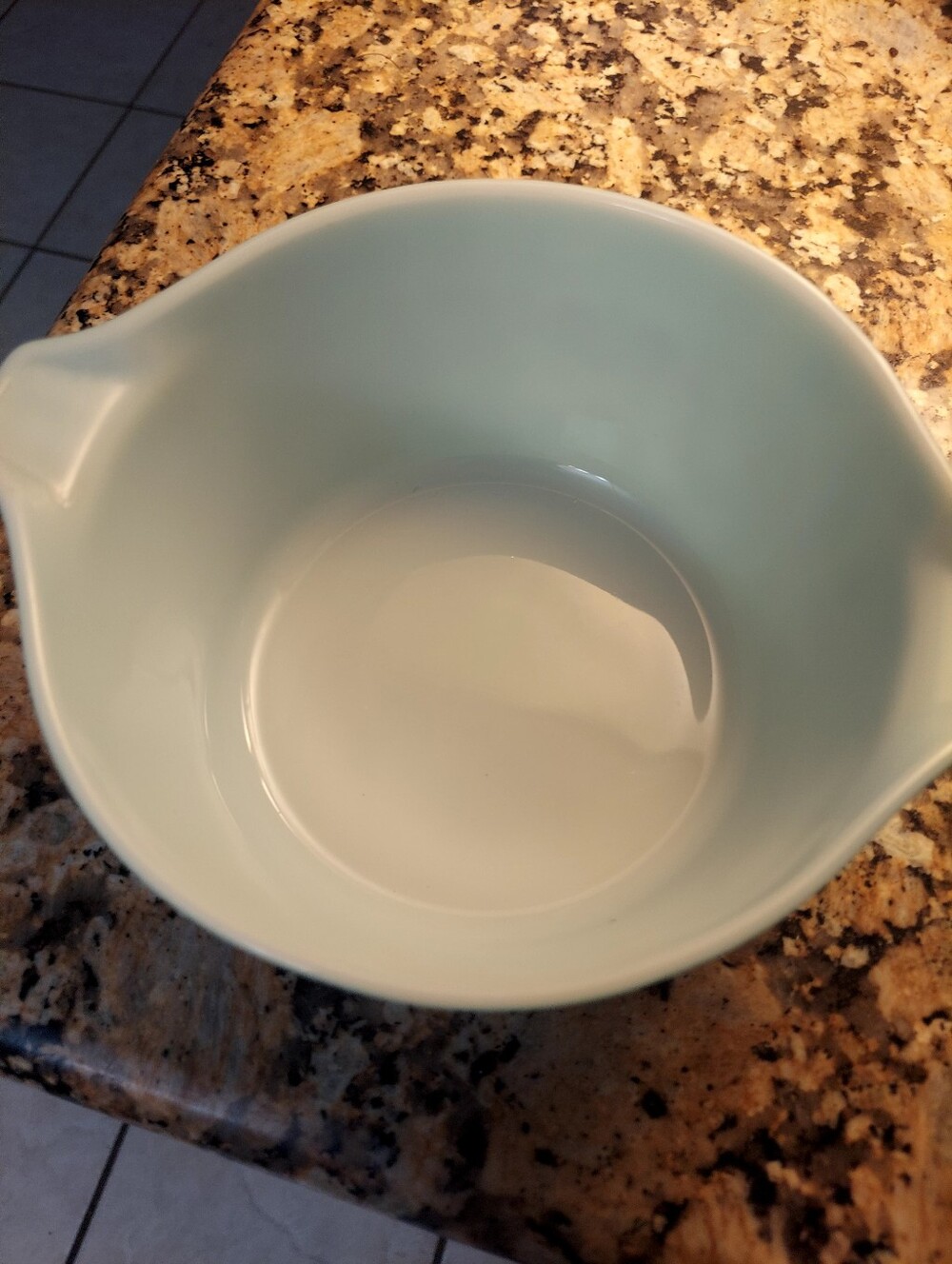 Amish Butterprint Turquoise Pyrex - Picture 2 of 4